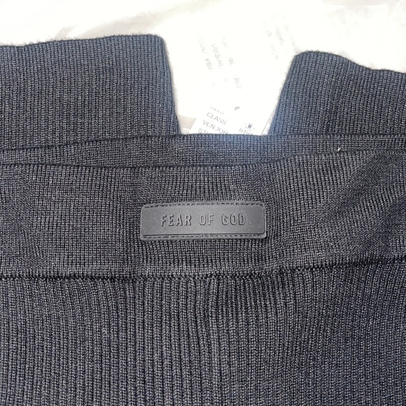 Brand new essentials FOG biker shorts size med - Picture 2 of 2